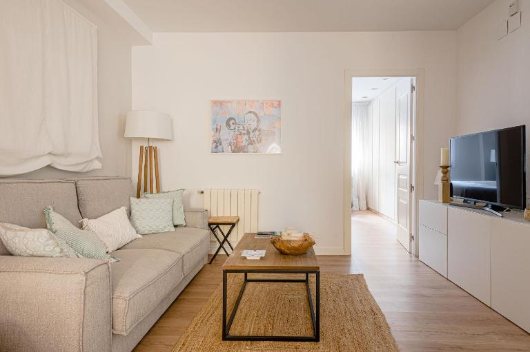 Avenida América - Cama King, AC, junto a la estación - B&B Madrid