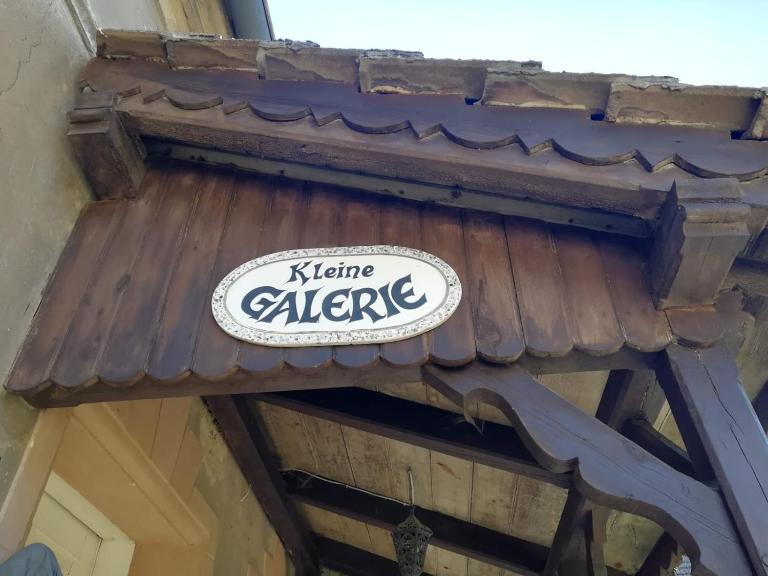 Kleine Galerie Apartment für 3 mit Küche Kamin Netflix Parken und Hofladen - B&B Steinhöfel