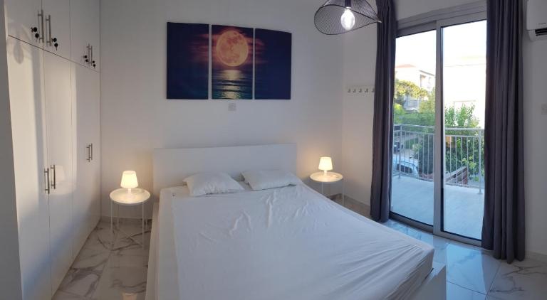 EROS Maisonette in Latchi area just 700 meters or one-minute drive from Polis Municipal Beach - Bed and Breakfast Latchi