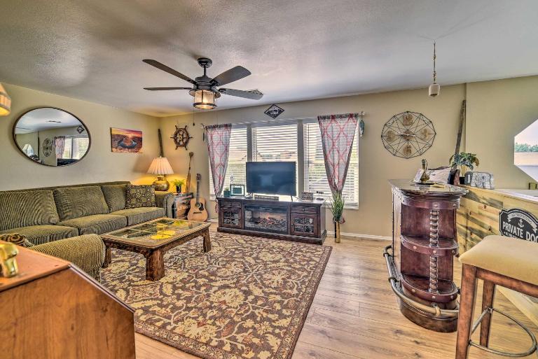 1 Mi to Canyon Tours: Vibrant Page Paradise! - B&B Page