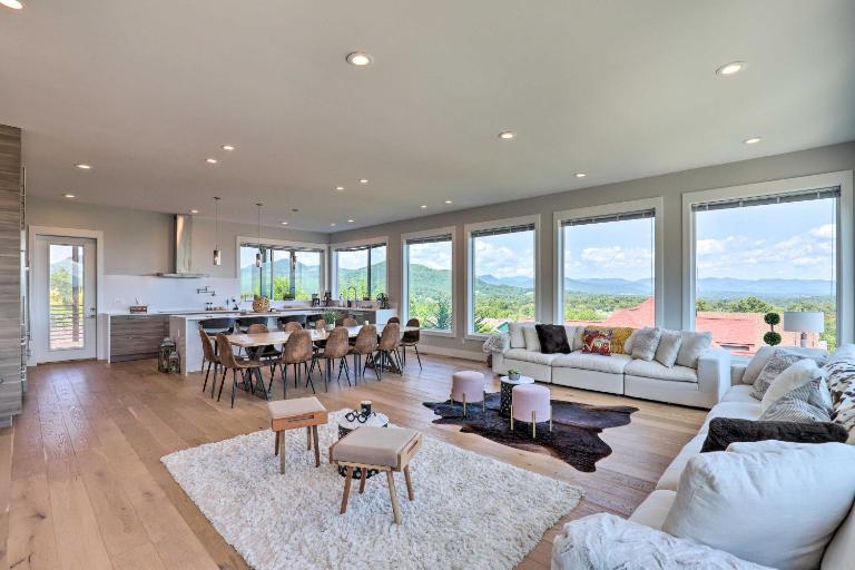 Luxe Asheville Home w/ Stunning Mountain Views! - B&B Asheville