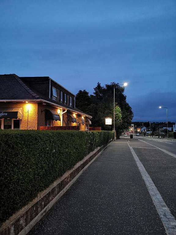 Glenfern Guest House and a separate Cottage with its own private hot tub - B&B Balloch