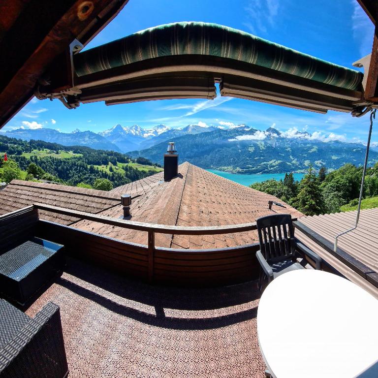 Alpine Balcony 2-Room apartment - Ferienwohnung Beatenberg
