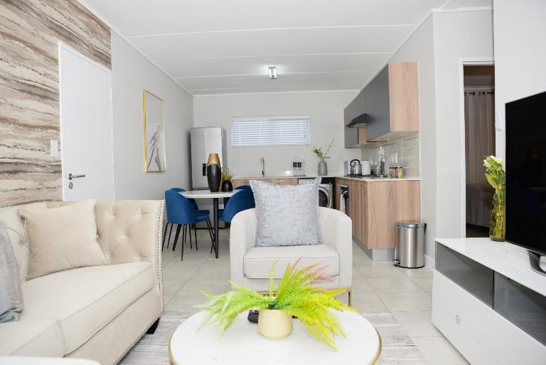 LuxAid Apartment - Bed and Breakfast Centane