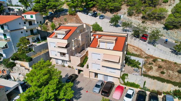 Apartments Villa Astra & Pinija - Chambres d'hôtes Brela