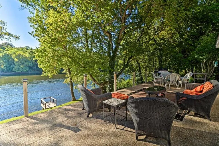 'Riverside Hide-A-Way' w/ Patio, BBQ, Fishing Pier - B&B Gassville