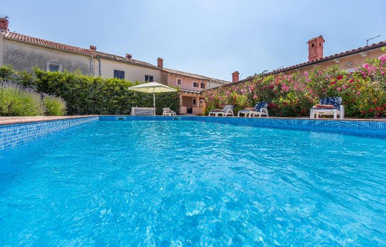 Pool & Sun Villa Rici - B&B Loborika