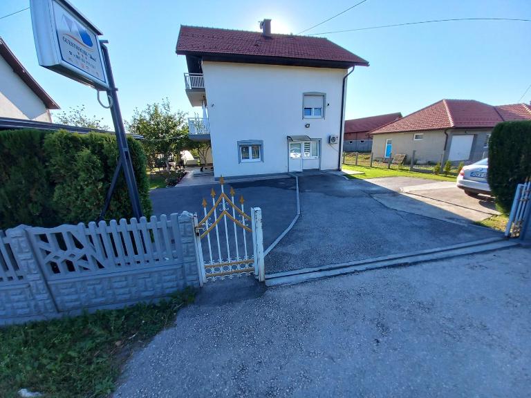 Apartmani Denis - Chambres d'hôtes Dubrave Gornje