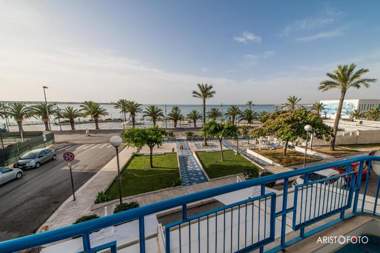 B&B Una Rotonda sul mare - Bed and Breakfast Manfredonia