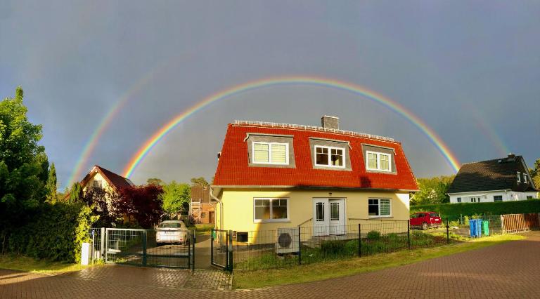 Apartment im OG zwischen See und Wald mit großem Garten - B&B Bestensee