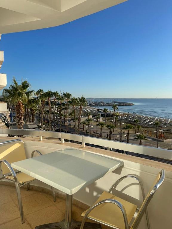 Alex Beach Apartment 34 - B&B Larnaka