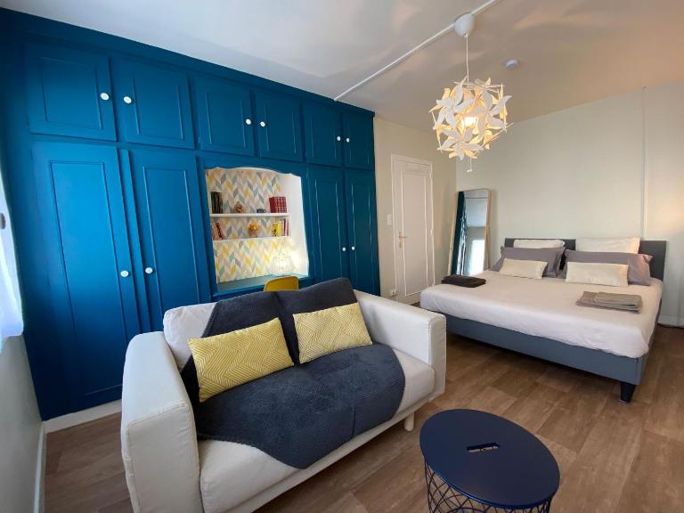 Cosy T1 ! Proche commerces et axes routiers - Chambres d'hôtes Château-Renault