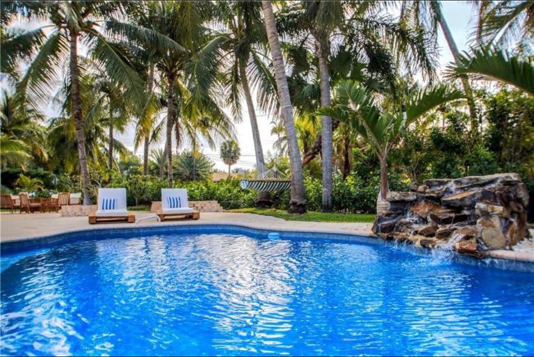 SWAYING PALM BEACH HOUSE Walk to Beach , Marina, Port, las Olas - Ferienwohnung Fort Lauderdale