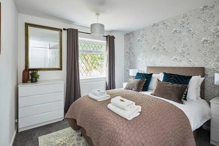 Fantastic 3 bedroom property - B&B Halifax