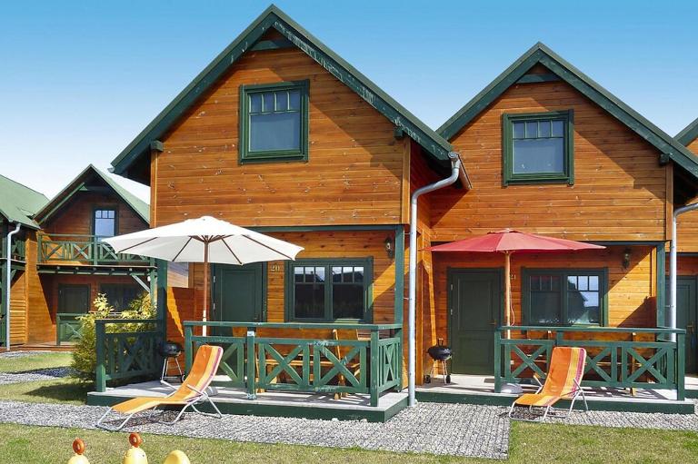 Holiday homes with terraces, close to the beach - B&B Sarbinowo
