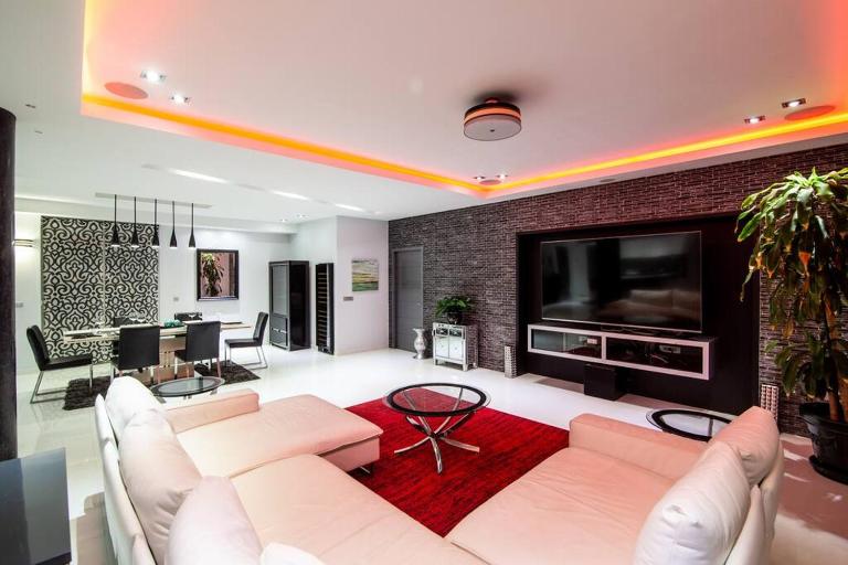 Skyline Luxury 5 Star Condo - B&B Maho Reef