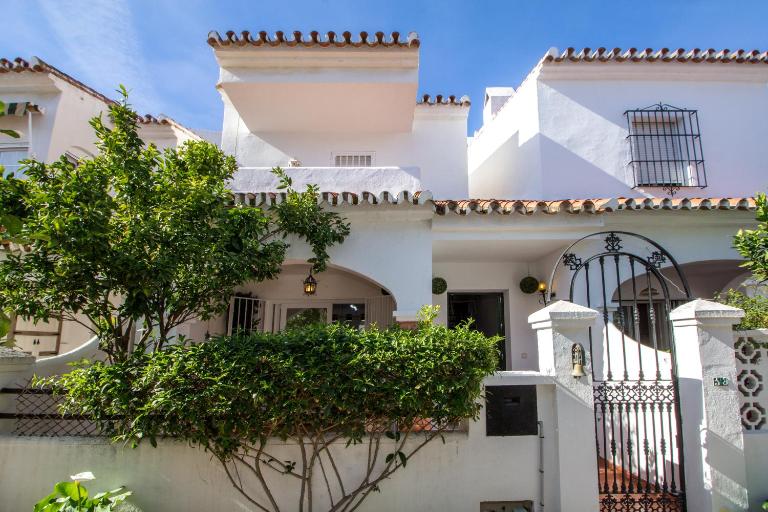 A cozy and elegant townhouse across the beach - Ferienwohnung Torre de Benagalbón