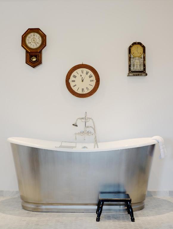 The Vagabond's House Boutique Inn - Bed and Breakfast Carmel-by-the-Sea