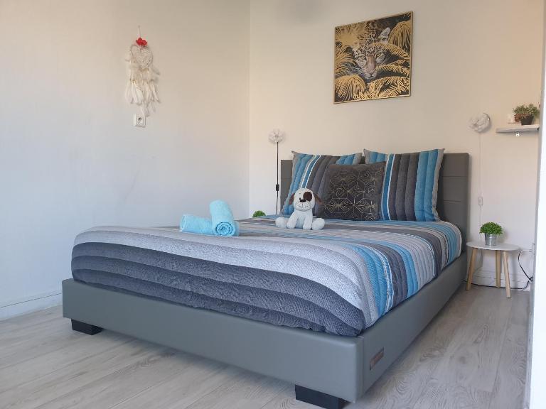 Appartement La Roseraie PARKING PRIVE - Ferienwohnung Mâcon