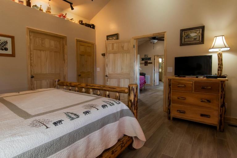 Calhoun House Inn & Suites - B&B Bryson City