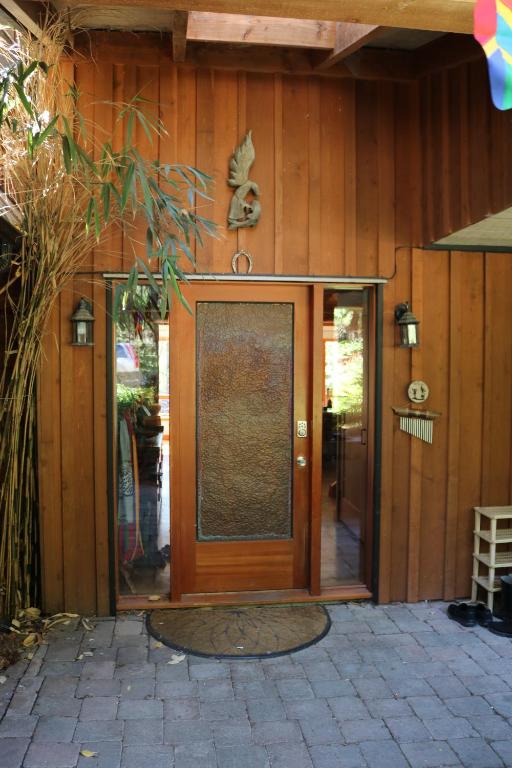 Five Elements Lodge B&B with Outdoor Spa - Chambres d'hôtes Fernwood
