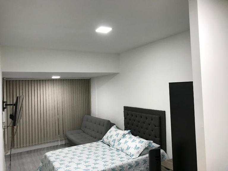 Aparta estudio amoblado Medellin, San joaquin - Ferienwohnung Medellín