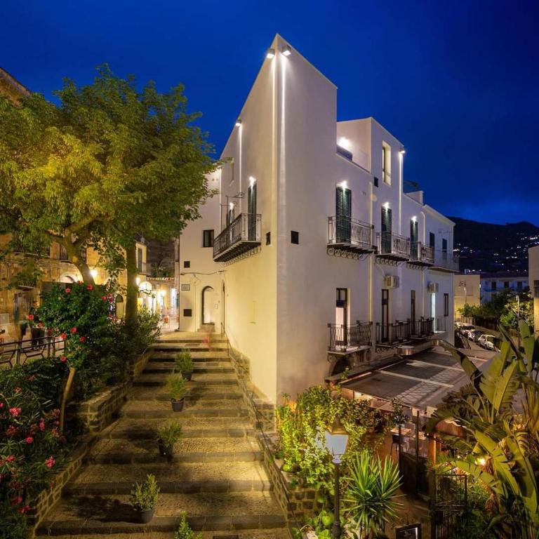 PALAZZO RAHO SUITES - B&B Cefalú