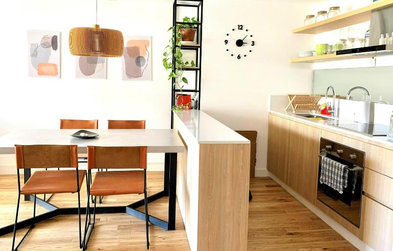 Stylish Apartment by River with Pool & Grill - Ferienwohnung Olivos