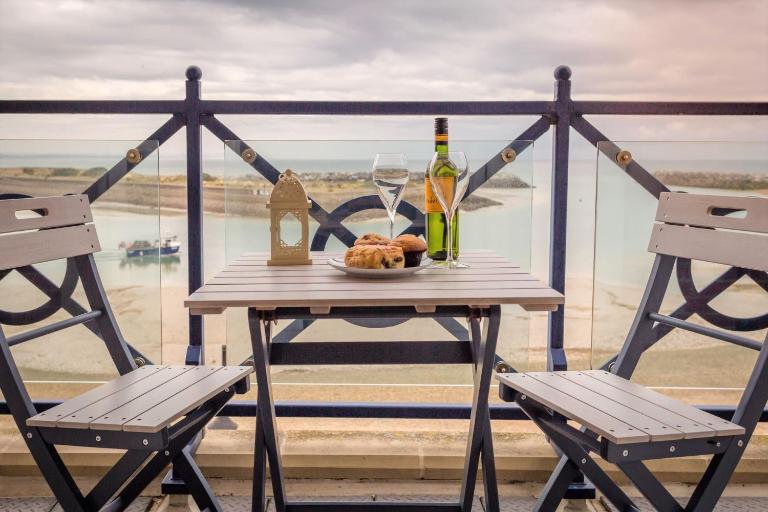 Seaviews Sovereign Harbour - adults-only apartment - B&B Eastbourne