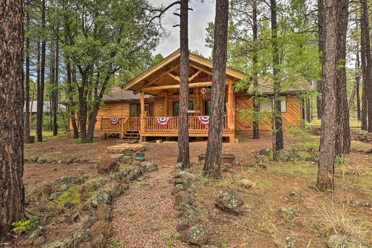Wooded Yard, Gas Grill: Lush Pinetop Retreat - B&B Pinetop-Lakeside