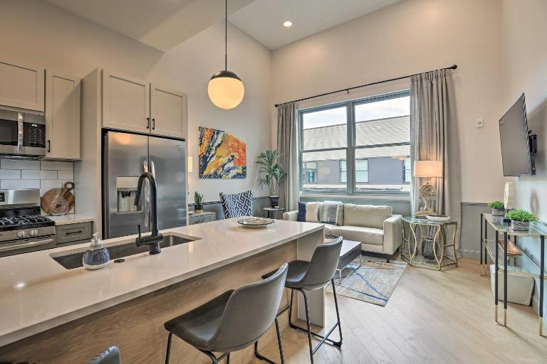 Modern Downtown Birmingham Condo w/ Rooftop Access - B&B Birmingham