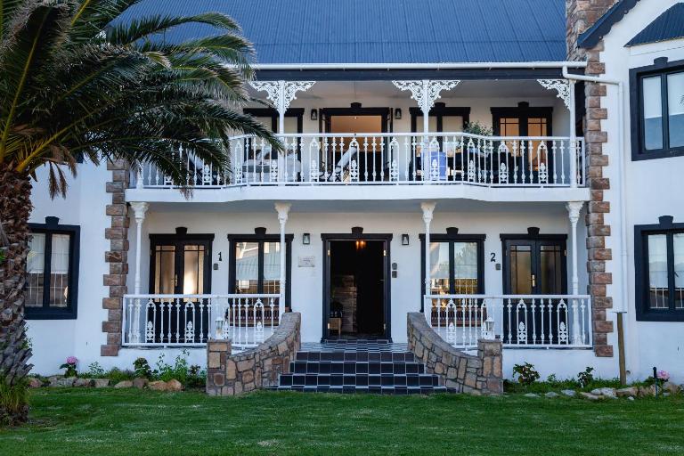 Villa Le Roc Kleinmond Accommodation - B&B Kleinmond