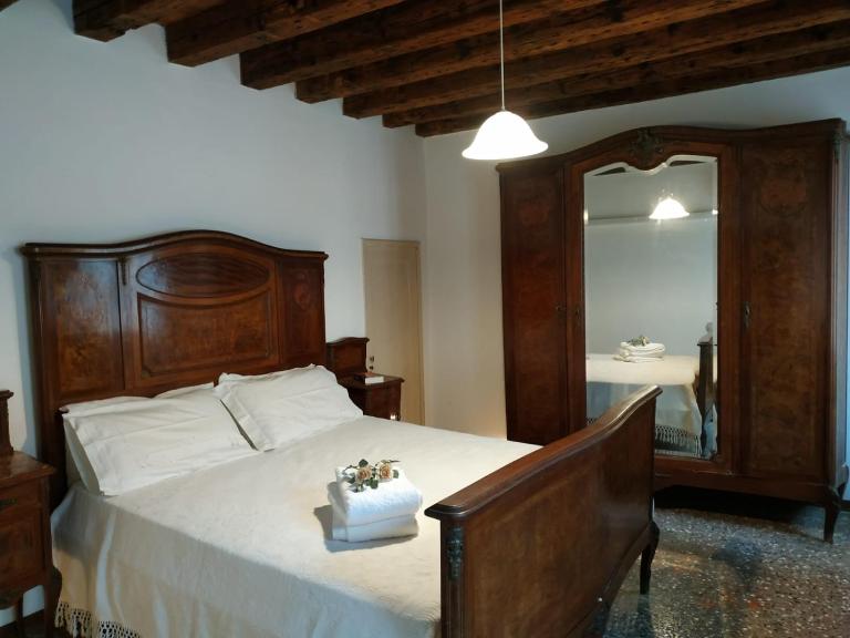 Ca Marga Cannaregio - Central Venetian Style 2 bedroom apartment - B&B Venecia