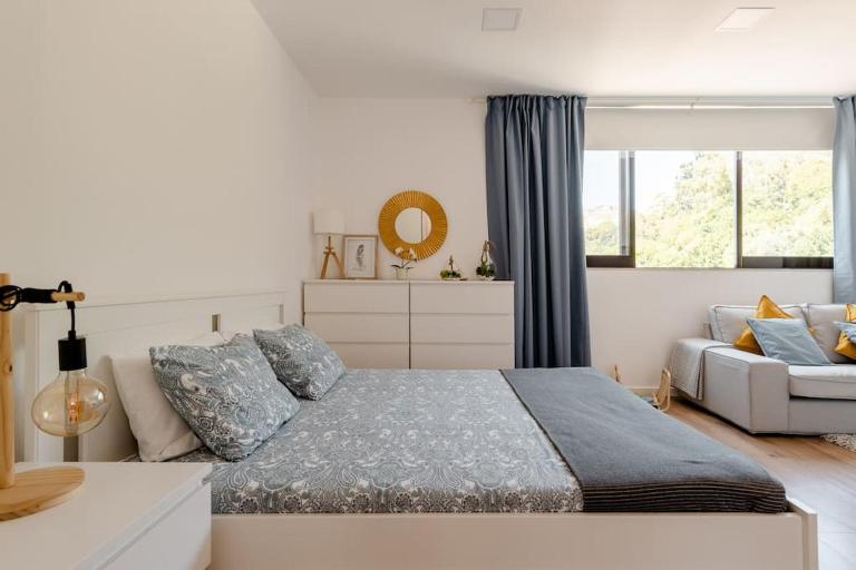 Stylish and Elegant Studio - Best View and Location in Coimbra Downton - Chambres d'hôtes Coimbra