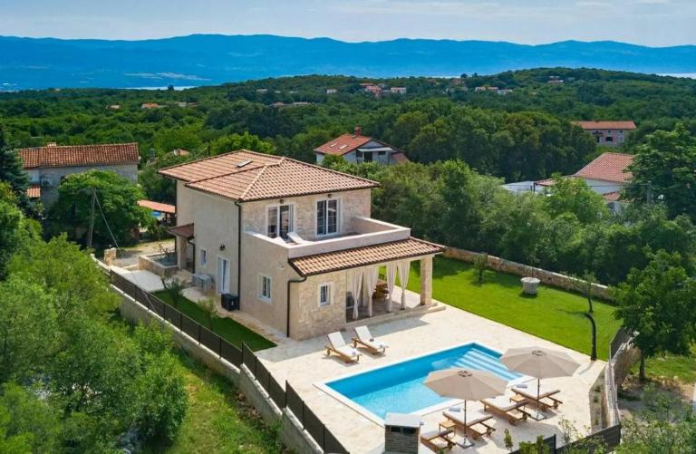 Villa LuLu kamena Villa s bazenom otok Krk selo Gostinjac - B&B Krk