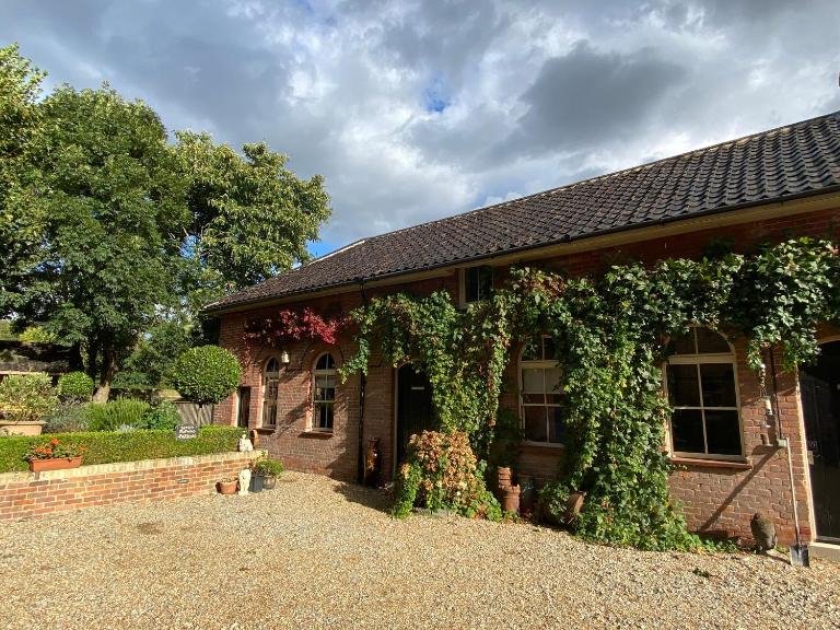Betsey Trotwood. Historic stylish 2-bed cottage. - Bed and Breakfast Blundeston