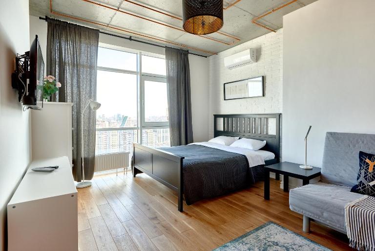 Стильні апартаменти із казковим краєвидом та світлом - B&B Kyiv