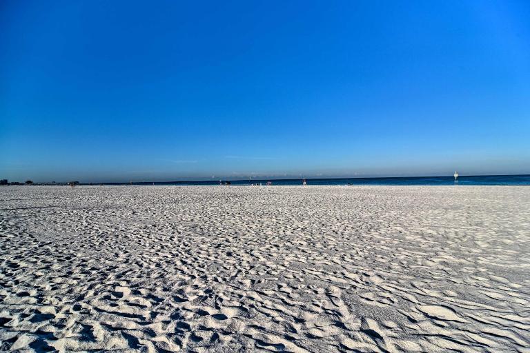 Coastal 'Sea Side' Townhome - Walk to Beach! - Ferienwohnung Clearwater Beach
