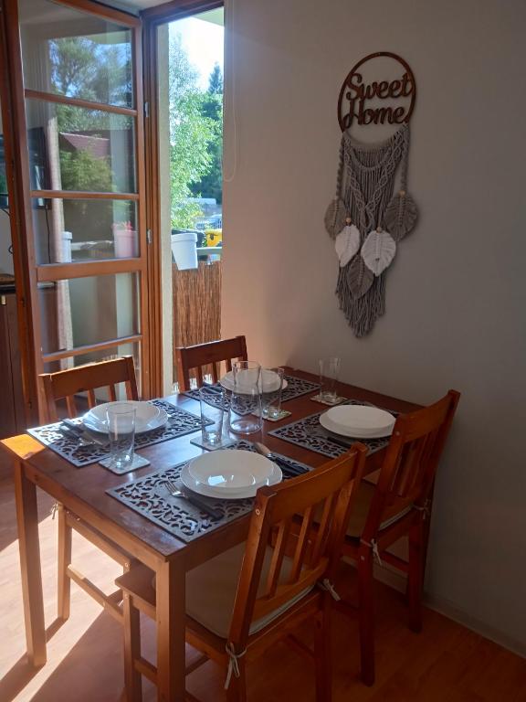 Słoneczny Apartament w centrum pięknych Karkonoszy - B&B Jelenia Góra