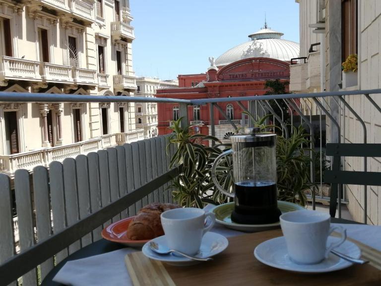 Centralissimo e confortevole, fronte Petruzzelli - Bed and Breakfast Bari