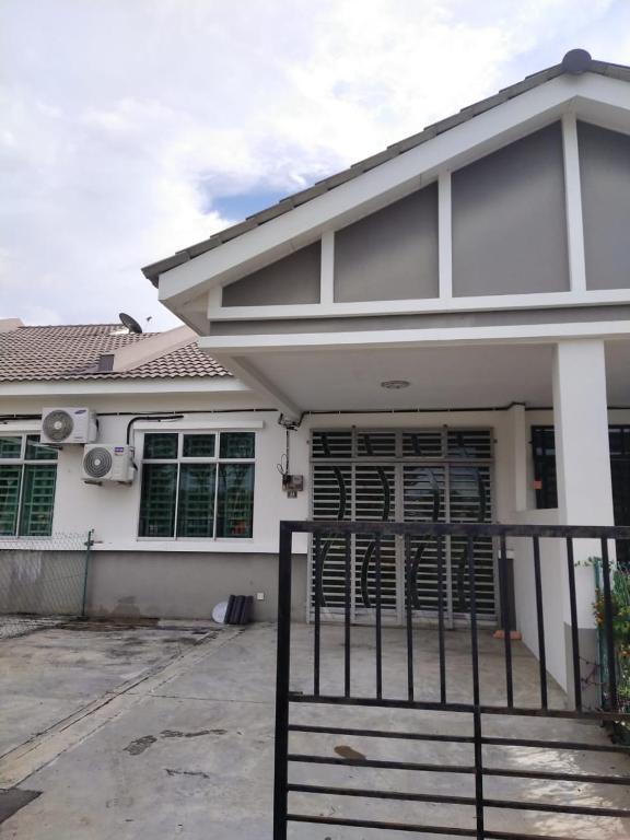 Alma Homestay - Bed and Breakfast Kampung Masjid