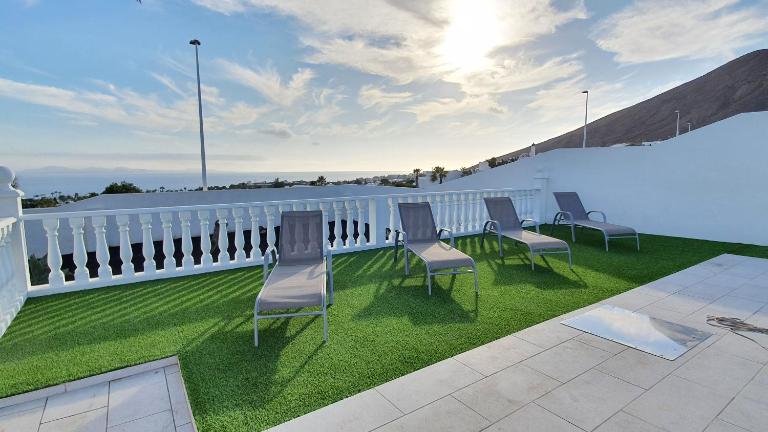 Stunning sea view villa with 6 bedrooms & heated pool - Villa Renaissance - Ferienwohnung Playa Blanca