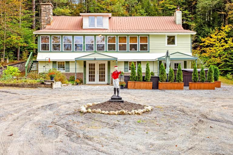 6 Bedroom House at Schroon River - B&B Brant Lake