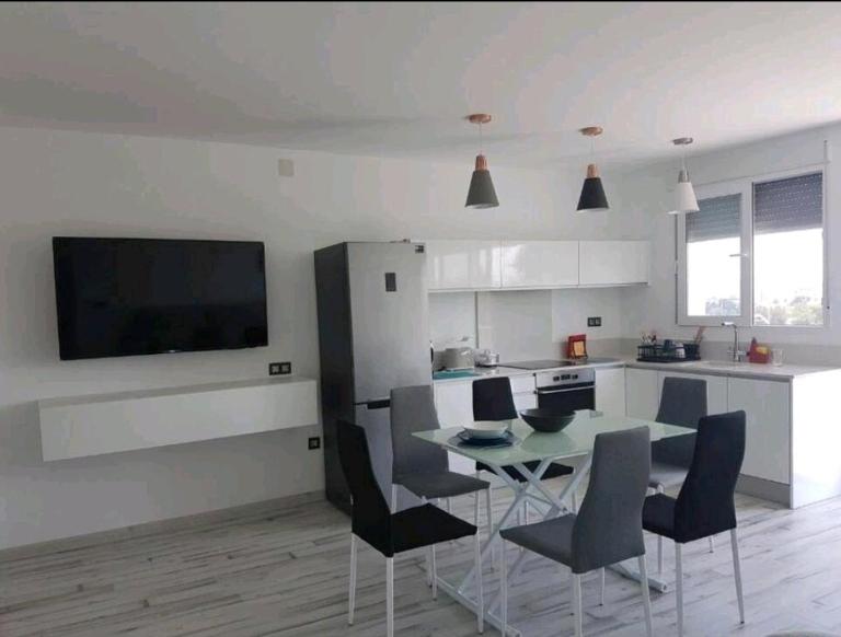 Lovely Beach House with Terrace San Juan Alicante - Ferienwohnung El Campello