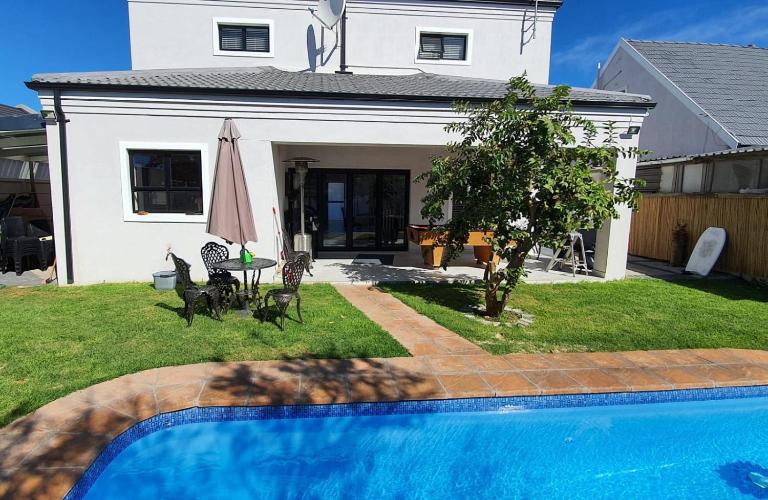Villa Parisienne Modern Guest house - B&B Cape Town