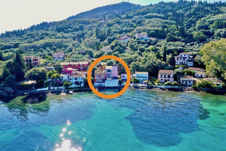 SeaFront Villa Ourania - B&B Mesongí