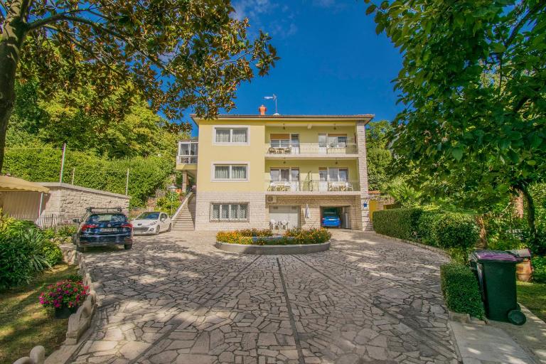 Apartments Anita near Opatija with private parking - Chambres d'hôtes Matulji