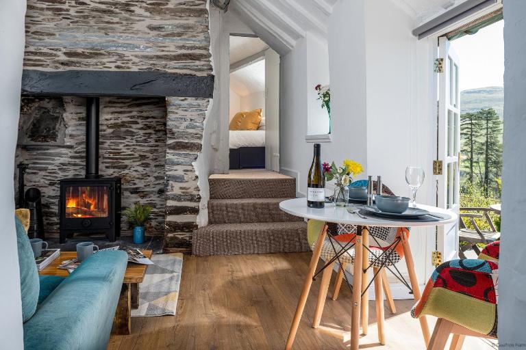 Cozy Log Burner Cottage & On-Site Dog Field - B&B Bryn-crug