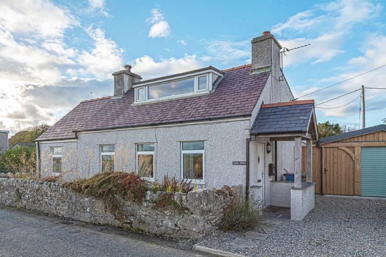Llys Awel - B&B Llangadwaladr