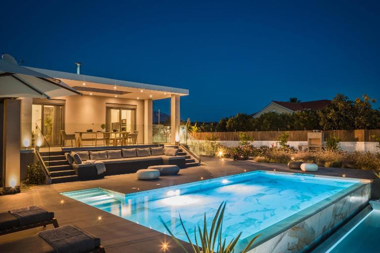 Helios Luxury Villas - B&B Svoronáta